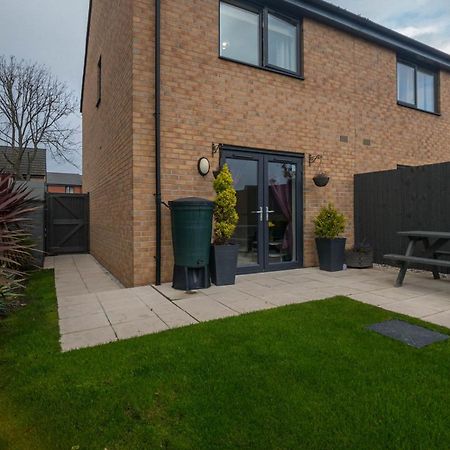 Modern 2 Bed House With Parking And Garden Villa Nottingham Eksteriør billede